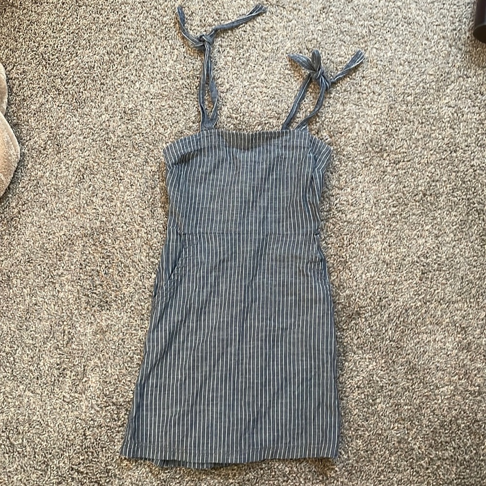 Linen dress with shoulder ties